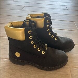 Women's Timberland Heritage 6-Inch Waterproof Boots size 7